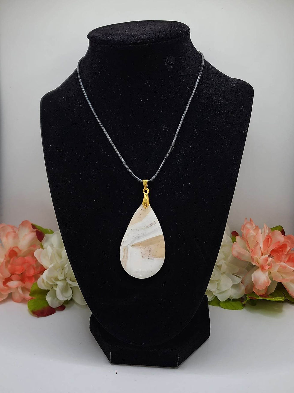 Elegant handcrafted white marble necklace