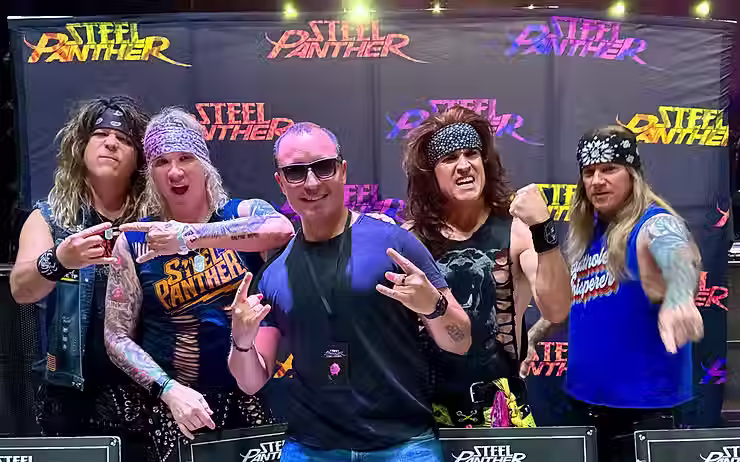 Steel Panther in Regensburg-Obertraubling