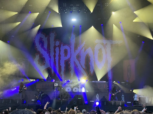 Slipknot live in Hannover: explosive stage show at Expo-Plaza, mixed fan feedback on sound quality and ticket prices.
