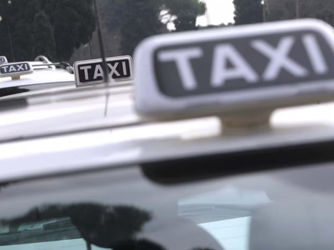 Chiamato d’urgenza in ospedale per trapianto ma gli mancano 6 euro per il taxi: “Lasciato a piedi”
