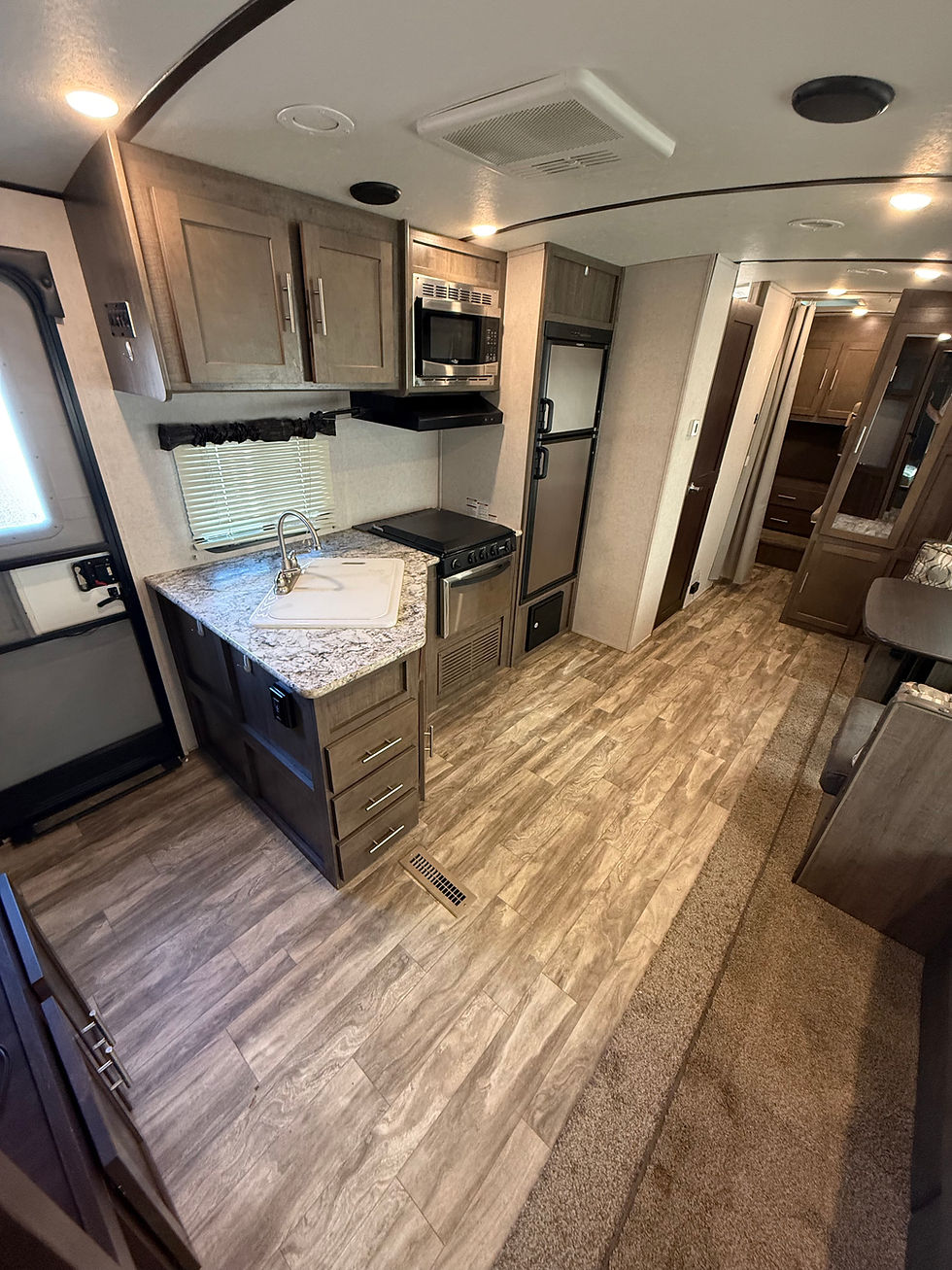 Thumbnail: 2018 Surveyor 295QBLE