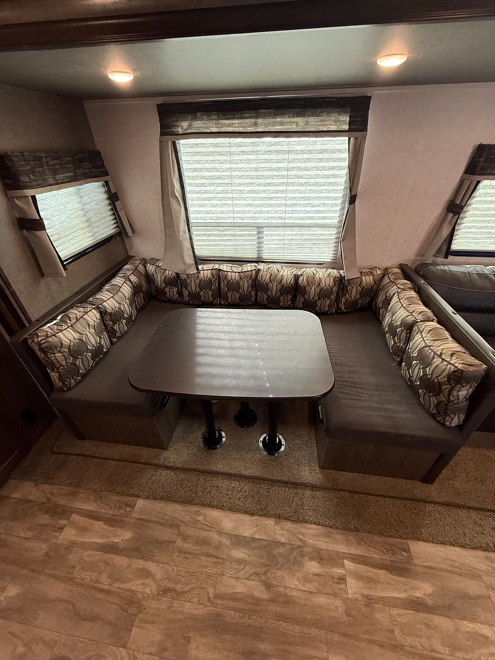 Thumbnail: 2018 Surveyor 295QBLE