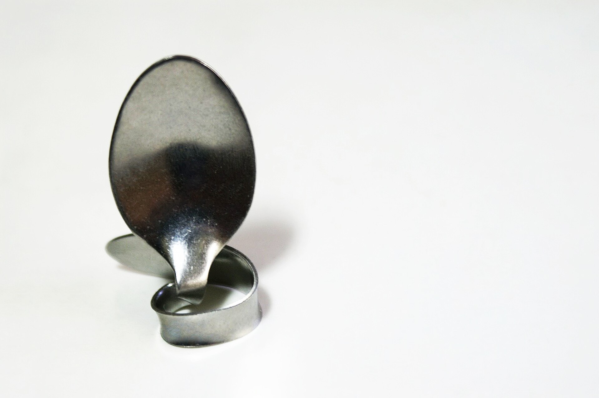 A spoon photographed for the article about Uri Geller and James Randi