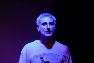 Claudio Contartese in Love's Kamikaze di Mario Moretti. Regia di Mila Teatro del Navile 11-12-13 marzo 2022. Ph © Nino Campisi 2022.