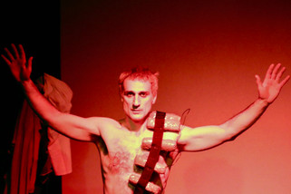 Claudio Contartese in Love's Kamikaze di Mario Moretti. Regia di Mila Teatro del Navile 11-12-13 marzo 2022. Ph © Nino Campisi 2022.