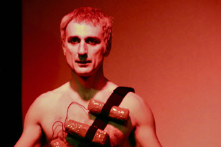 Claudio Contartese in Love's Kamikaze di Mario Moretti. Regia di Mila Teatro del Navile 11-12-13 marzo 2022. Ph © Nino Campisi 2022.