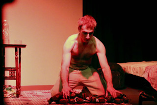 Claudio Contartese in Love's Kamikaze di Mario Moretti. Regia di Mila Teatro del Navile 11-12-13 marzo 2022. Ph © Nino Campisi 2022.
