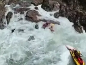 Menina é resgatada de correnteza no Canto do Maluf