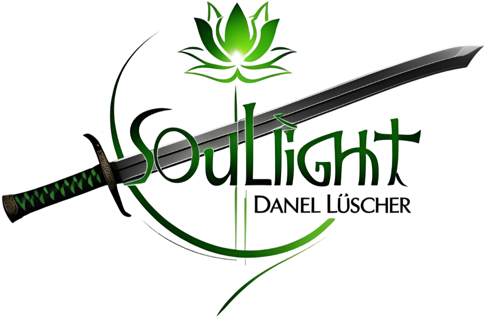 Logo mit grüner Lotusblume, einem Katana-Schwert und dem Schriftzug "Soullight – Daniel Lüscher" in stilisierter grüner Schrift auf transparentem Hintergrund.