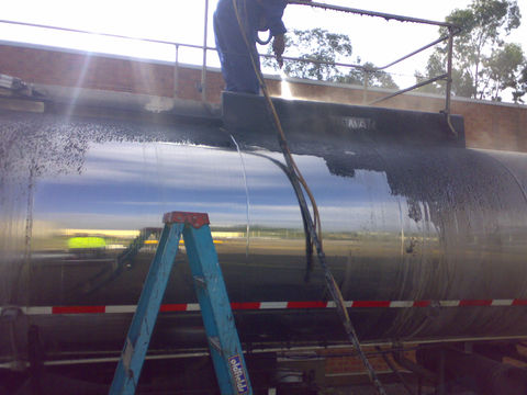 190 Bitumen Spill on Hauling Tanker.jpg