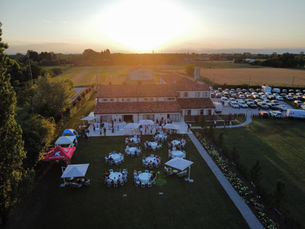 Parco di Tenuta Paradisi allestito per eventi con spazi esterni immersi nel verde