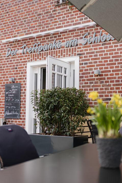 Der Treffpunkt am Bahnhof: Restaurant Eingang