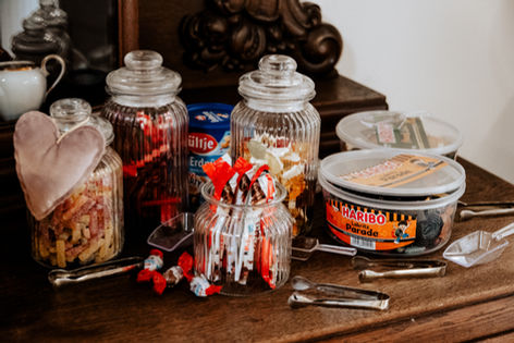 Süßigkeiten-Buffet mit Haribo und Ullije