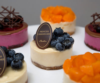 Mini-Käsekuchen: Himbeere, Blaubeere, Maracuja