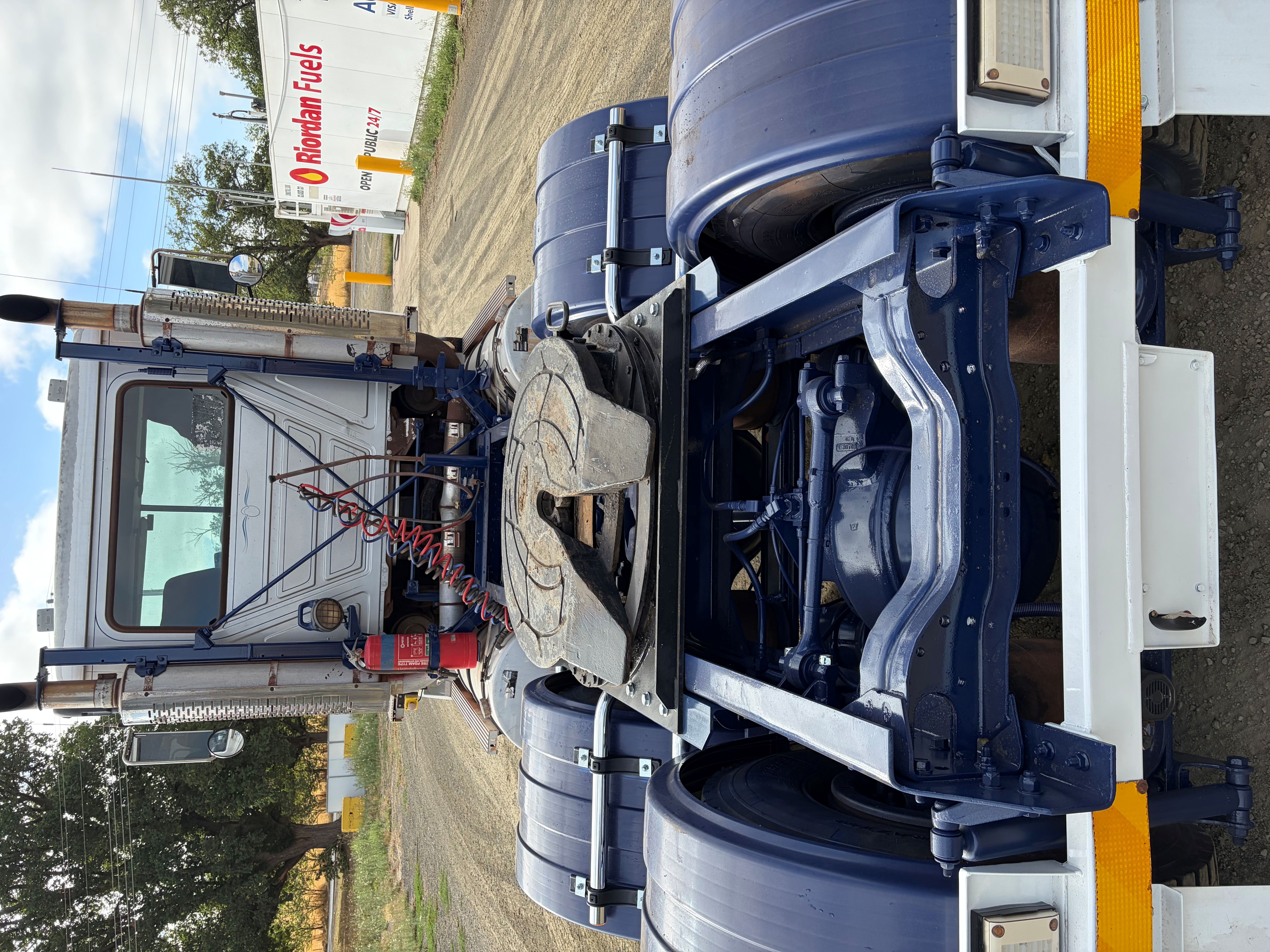 2004 mack Trident Prime Mover 6x4 image 5