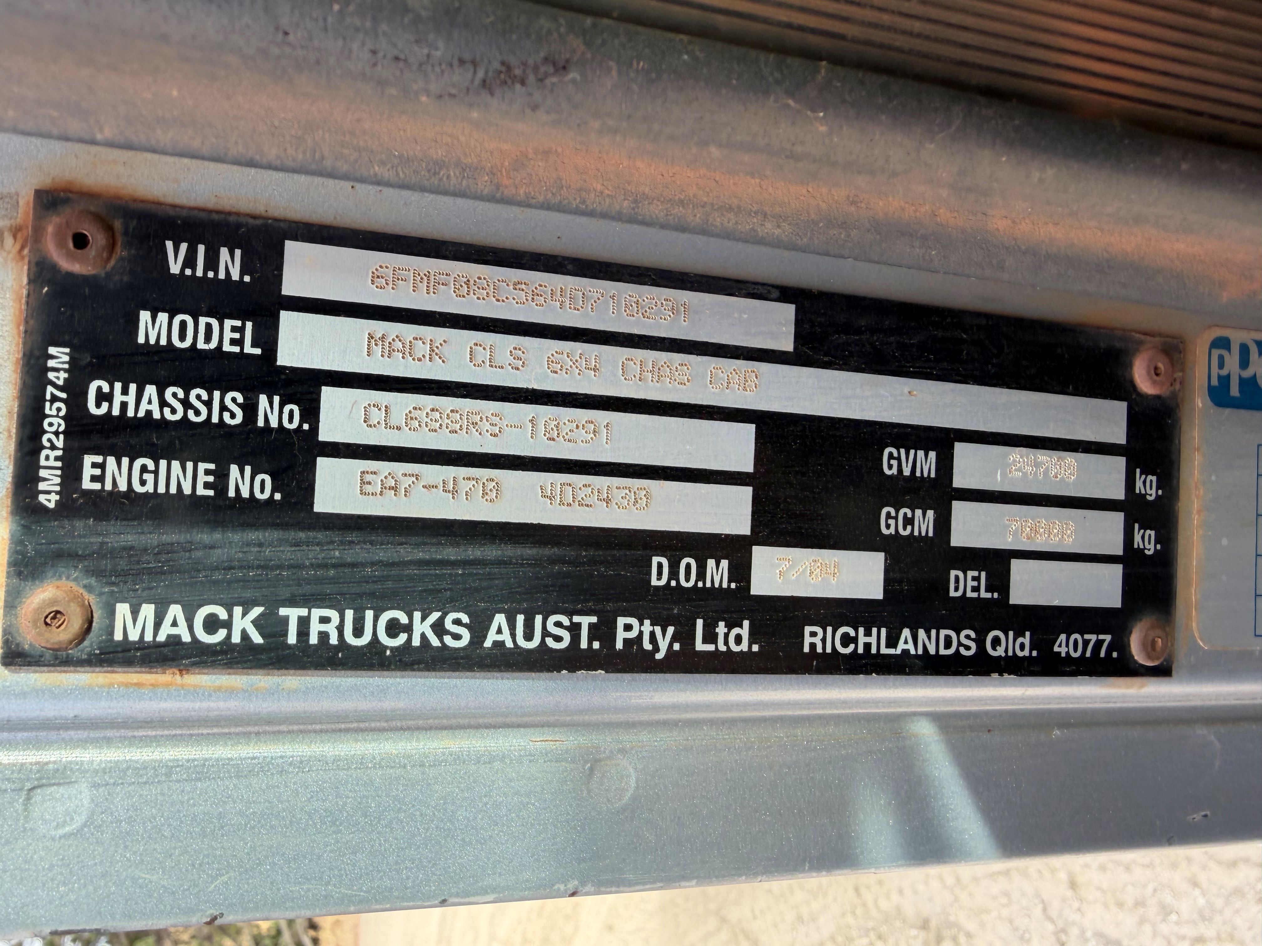 2004 mack Trident Prime Mover 6x4 image 8