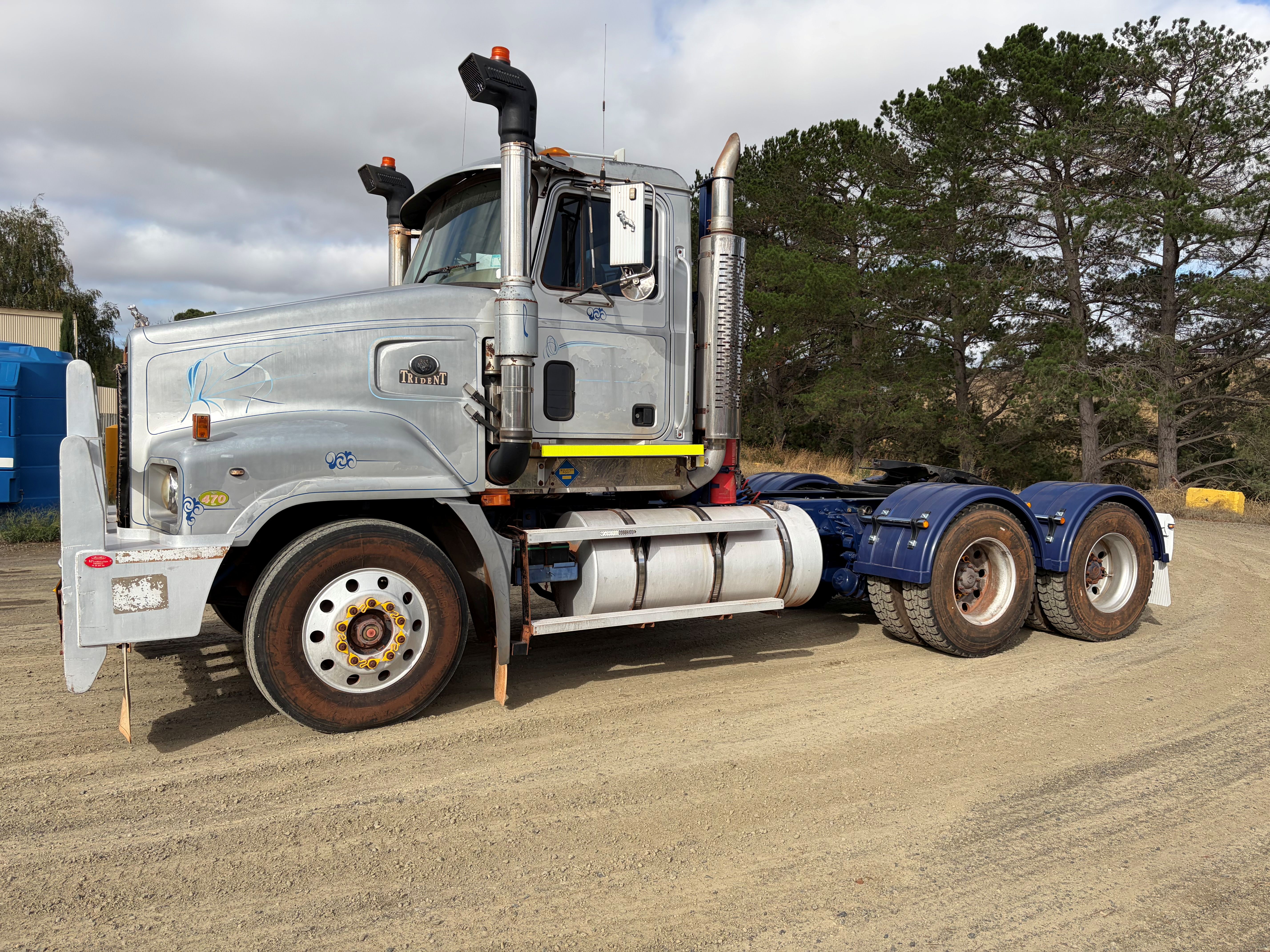 2004 mack Trident Prime Mover 6x4 image 7