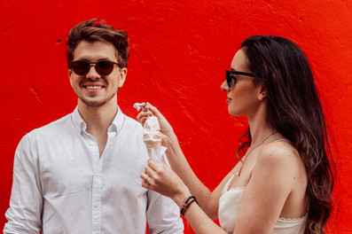 fotografia de casal pré wedding na cidade