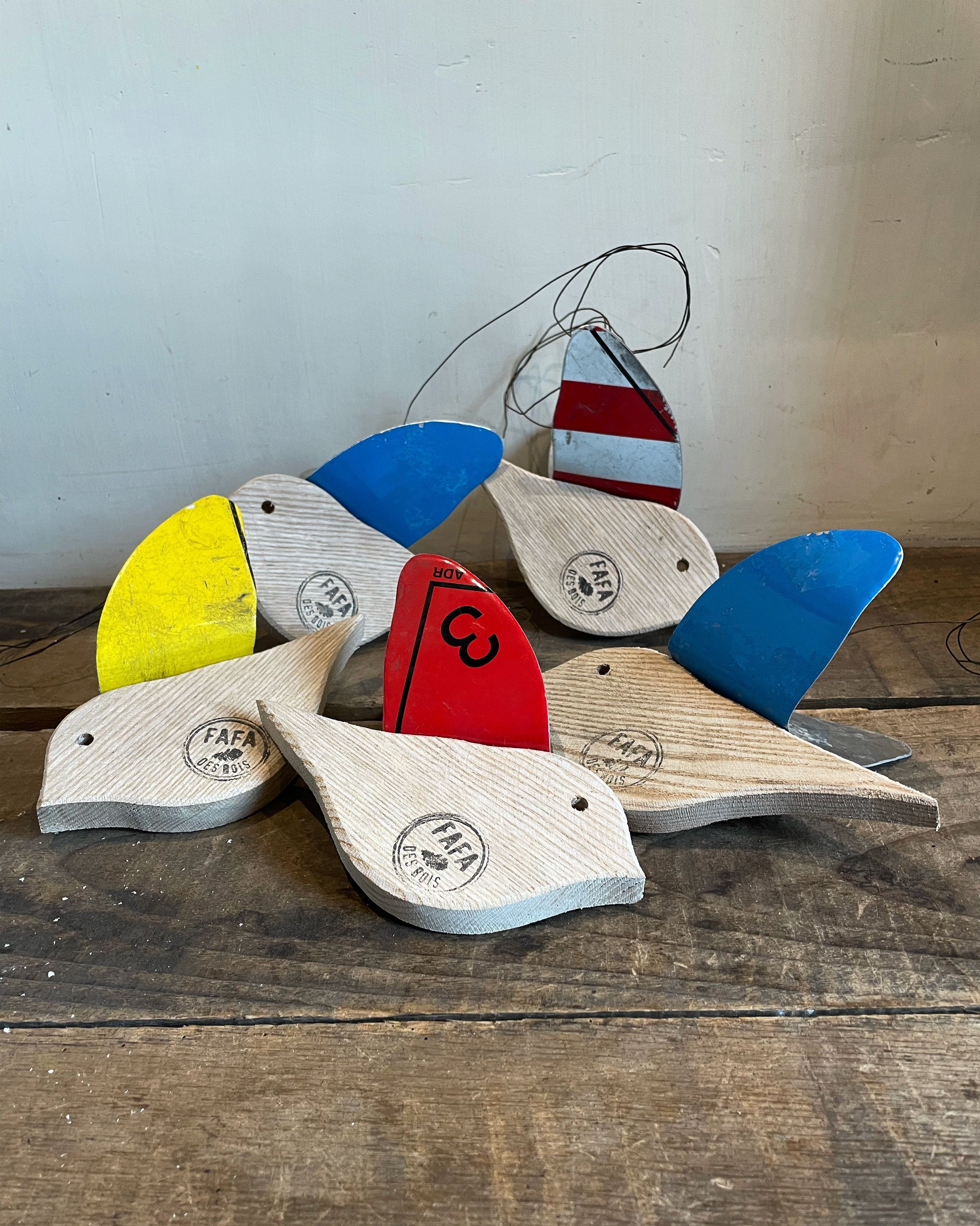 OISEAUX A SUSPENDRE EN BOIS