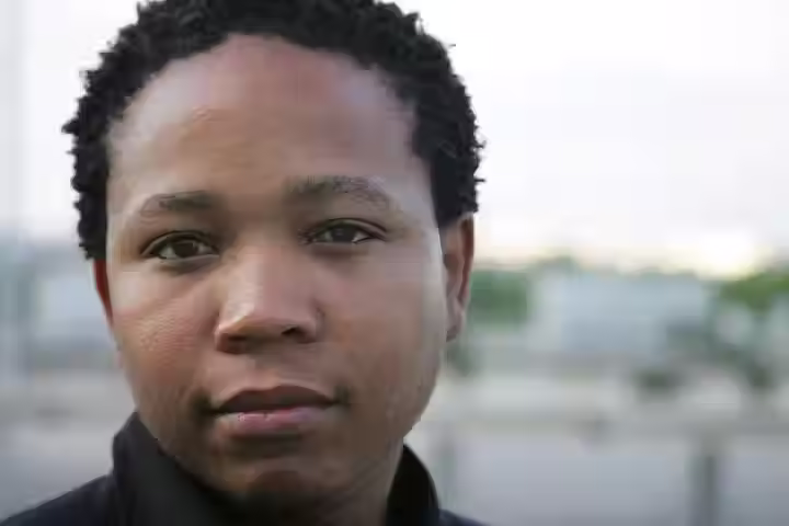 Presley Chweneyagae has died at 40. Family confirms natural causes. South Africans pay tribute to the Tsotsi actor’s powerful legacy.