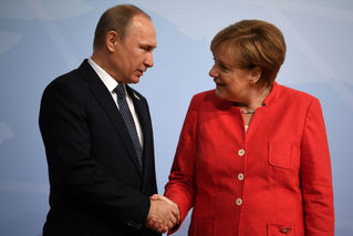 Путин признался, что иногда получает пиво в подарок от Меркель