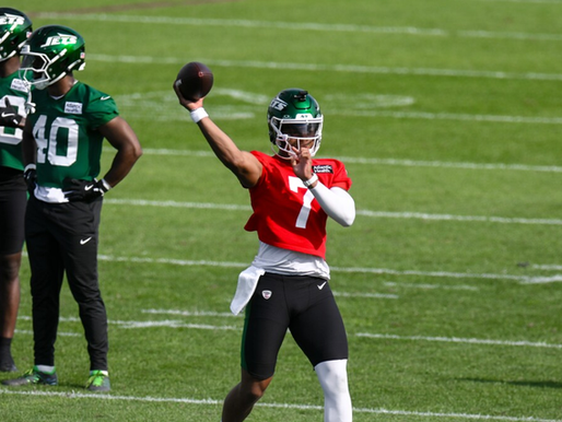 Jets QB Justin Fields Avoids Major Injury, But Still Day-to-Day After Toe Scare