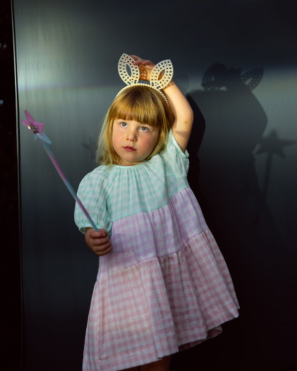 DIY How to take easy, spooky Halloween photos of your kids from a Rhinebeck family photographer