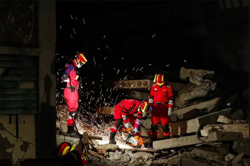 The car jump starter is crucial in emergency rescue situations.