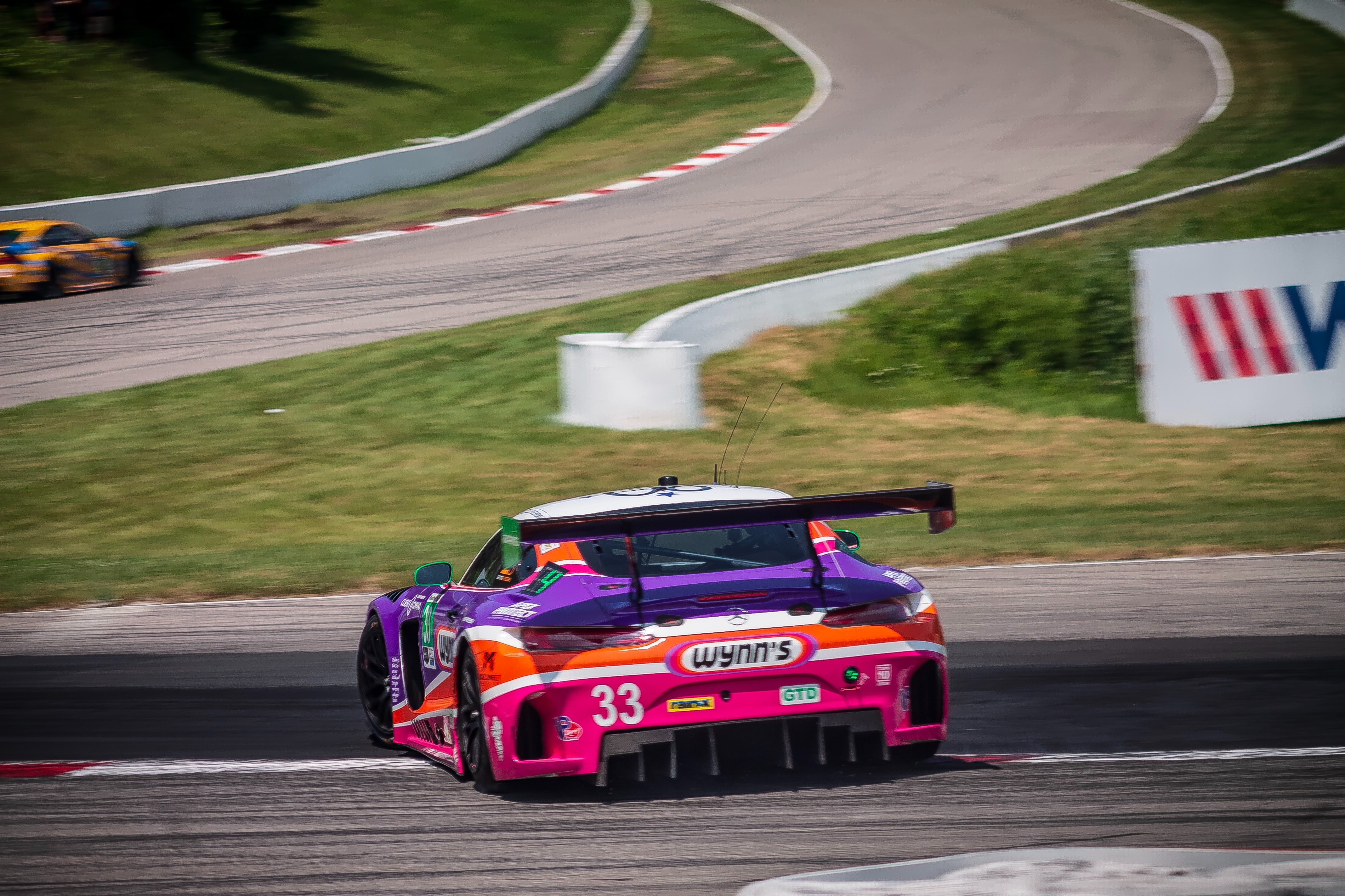 Race car showing an oversteer chassis balance that worsens progressively as the rear tyres wear