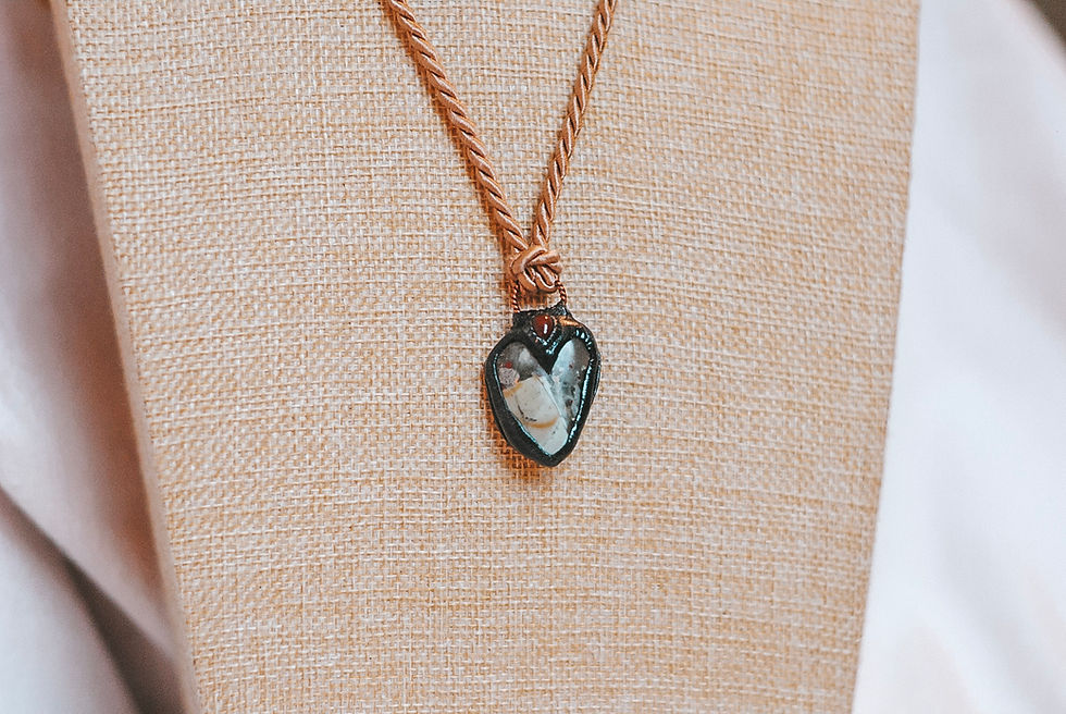 Thumbnail: Bloodstone & Carnelian heart