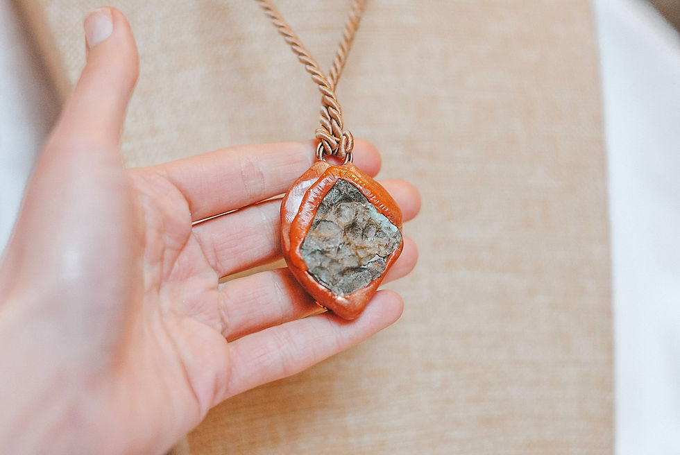 Thumbnail: Amethyst cluster heart