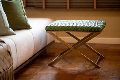 Empório Beraldin banco em pele de pirarucú