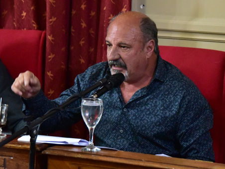 Cazador responsabilizó a la oposición por el futuro de la Costanera