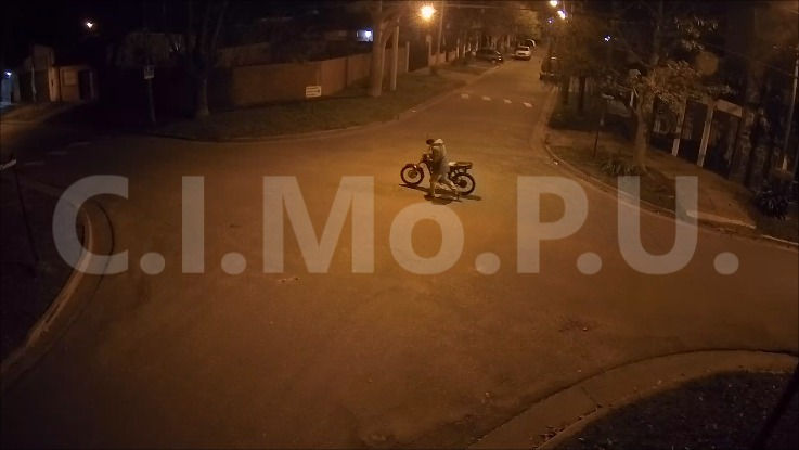 Gracias a las cámaras del CIMoPU, lograron recuperar una moto robada