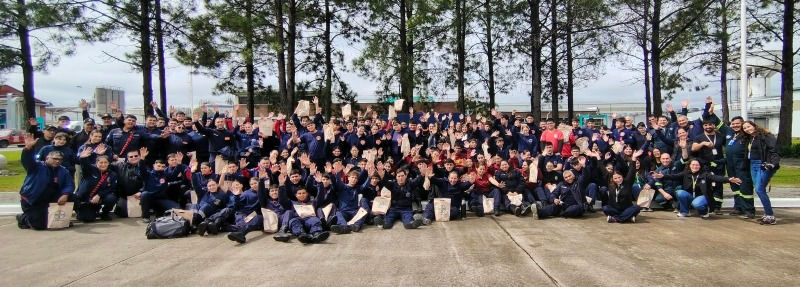 97 cadetes de Bomberos Voluntarios de la región se capacitaron en la planta de Bayer en Zárate