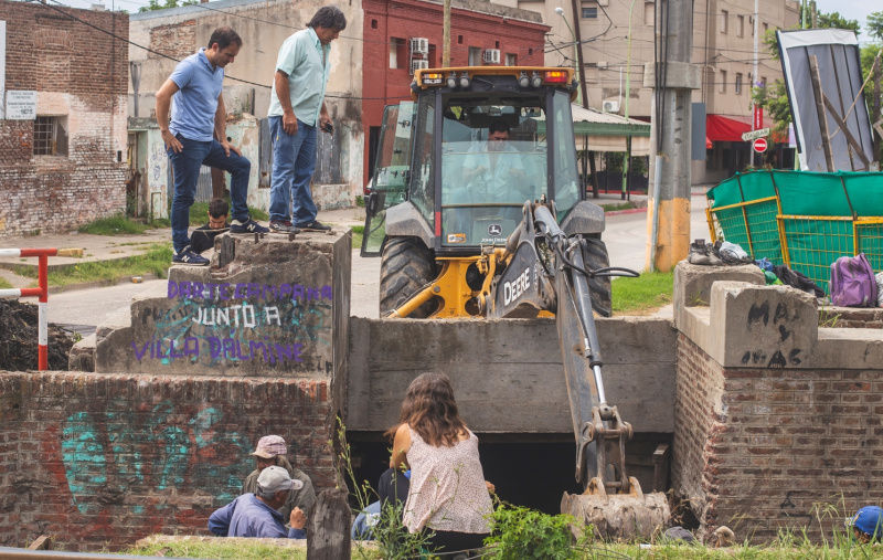 Limpiaron desagüe en Alem y Berutti