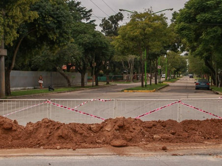 Un hombre en un Audi fue sorprendido al intentar sobrepasar el corte de Ruta N° 6 y Ameghino