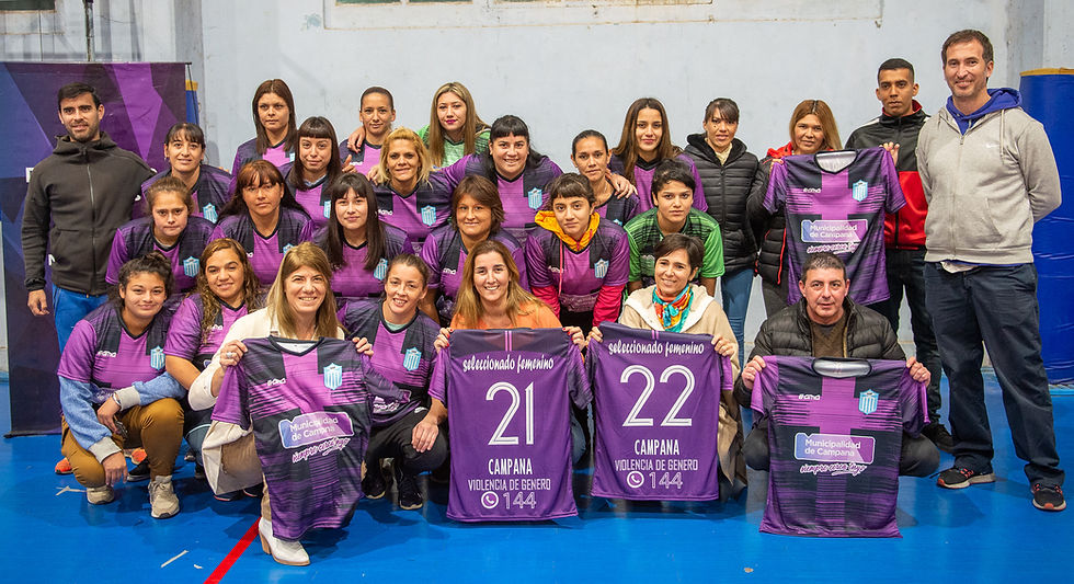 Schvartz entregó camisetas a la Selección Femenina de la Liga Campanense