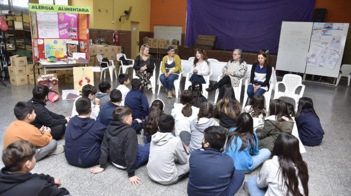 Alonso se reunió con alumnos de la Escuela Nº1 y destacó su compromiso solidario