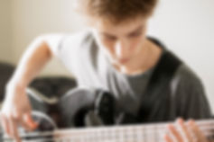 Ich mag es, Guitarre zu spielen (Me gusta tocar la guitarra).