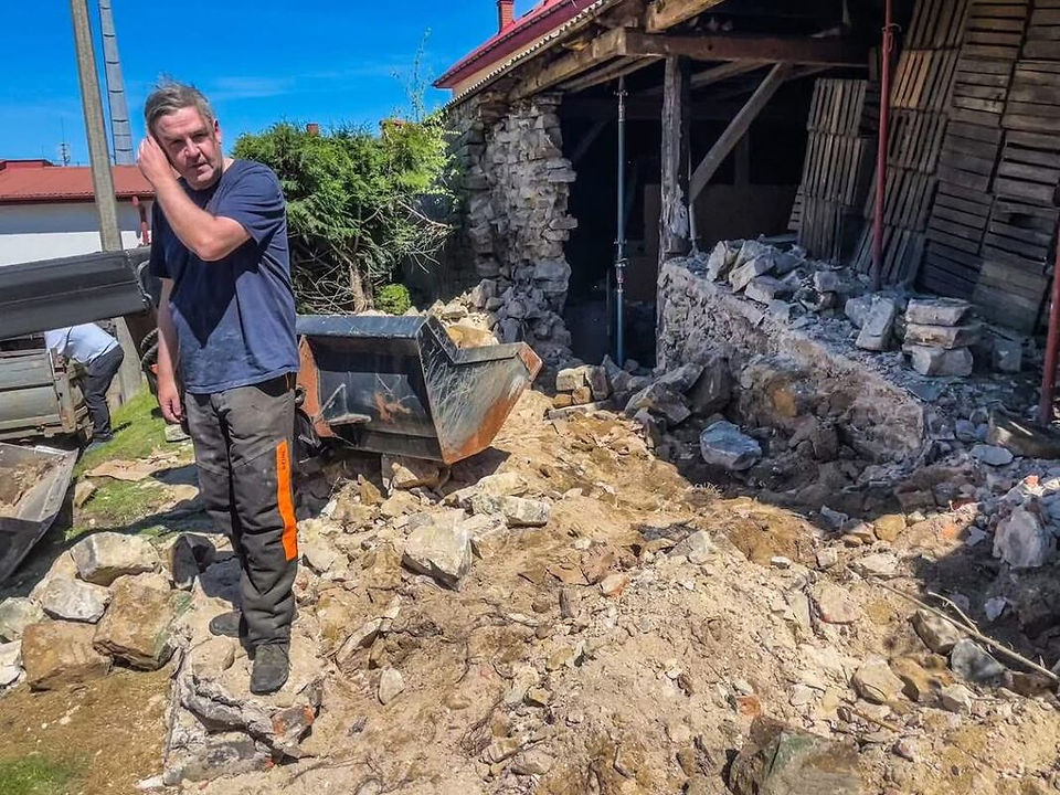Professor Radek Ptaszynski, dismantling the barn 2025, photo courtesy of Professor Ptraszynski
