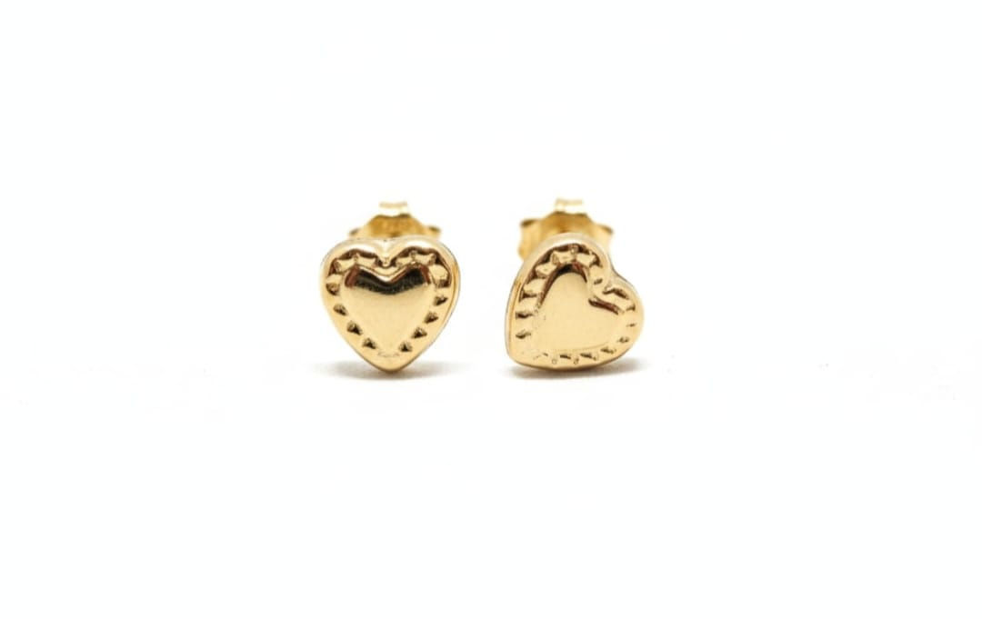 Pendientes con forma de corazón.