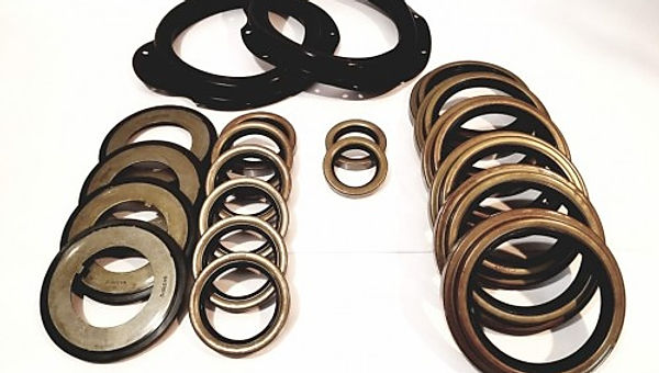 5 TON 3 AXLE WITH BLACK BOOTS AND SEAL KIT (1 FRONT + 2 REAR)