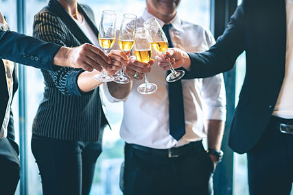 Corporativos Eventos corporativos são uma ótima forma de estreitar o relacionamento com clientes, fornecedores, empresas e fu