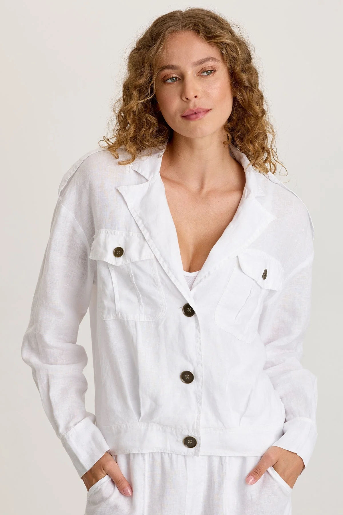 XCVI BALTAZAR LINEN PLEATED JACKET In White