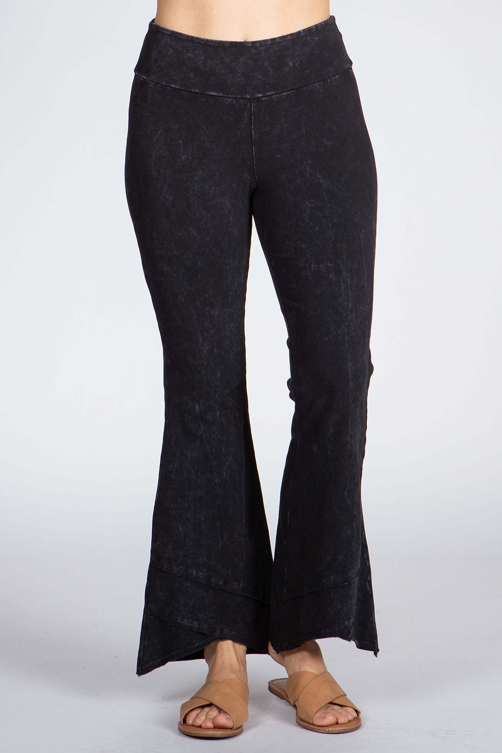 Chatoyant wave pant in black
