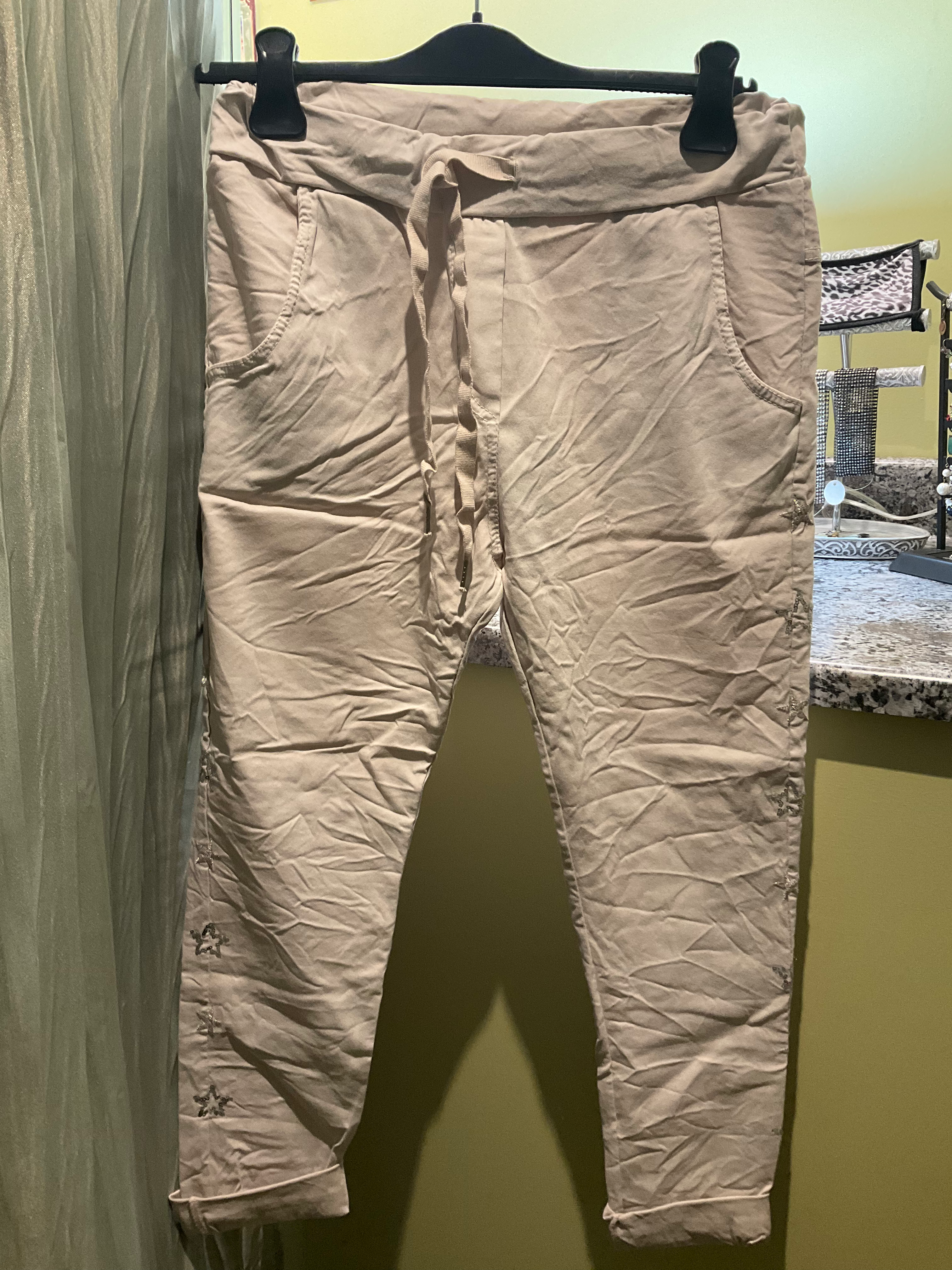 Venti 6 beige crinkled joggers with stars on side