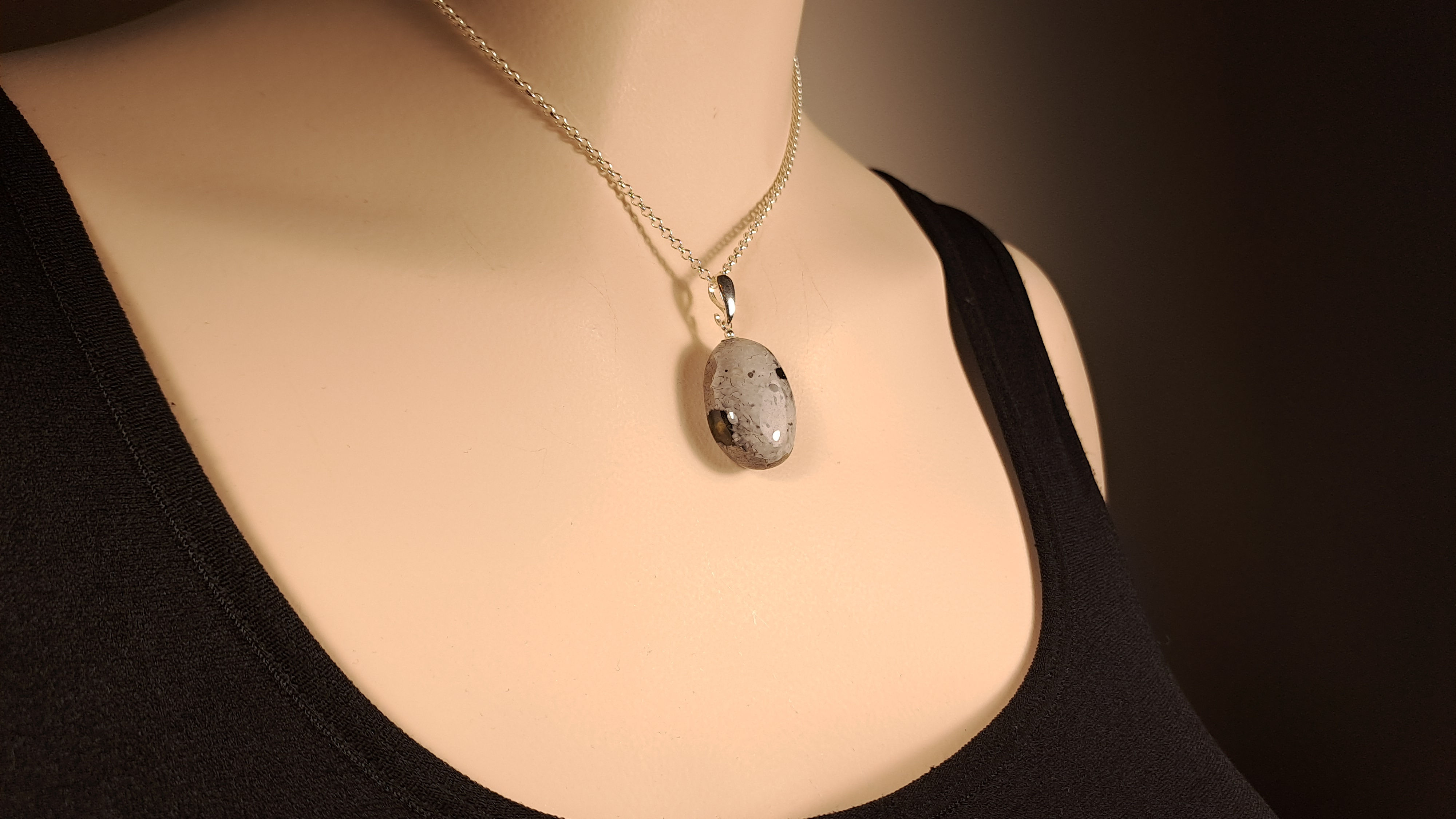 Hanger Vuursteen vrijevorm geslepen handgeslepen vuursteen