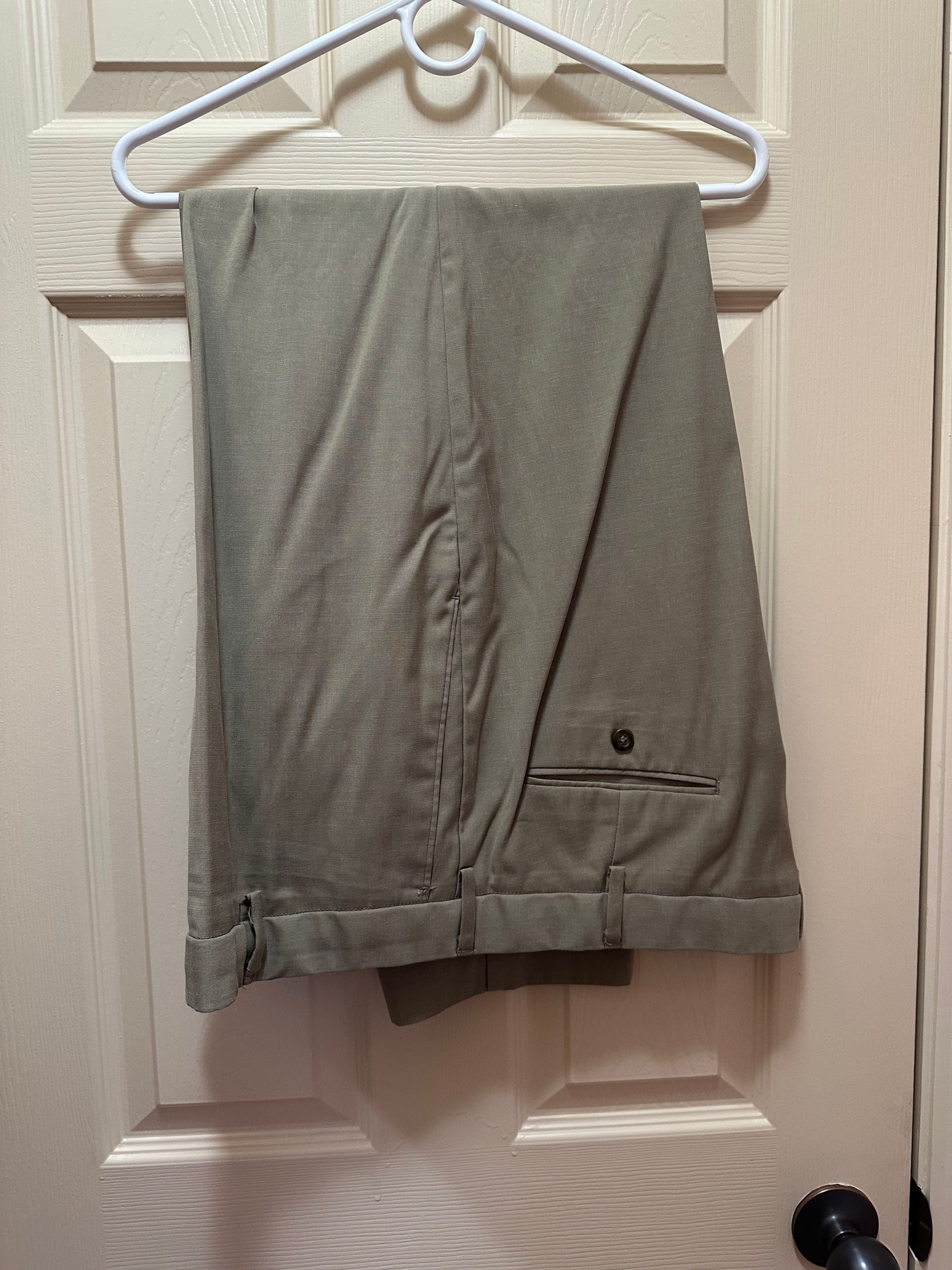 REP100 Men’s Dockers 40x30 Beige Pants