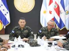 JEMC desarrolla reunión estratégica con la Junta de Comandantes y altos mandos de las FF.AA.